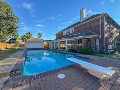 2210 Crossbrook Court