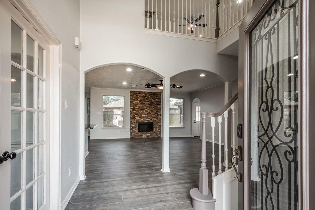 Image 3: Entrance  has stunning wow factor, with high ceili