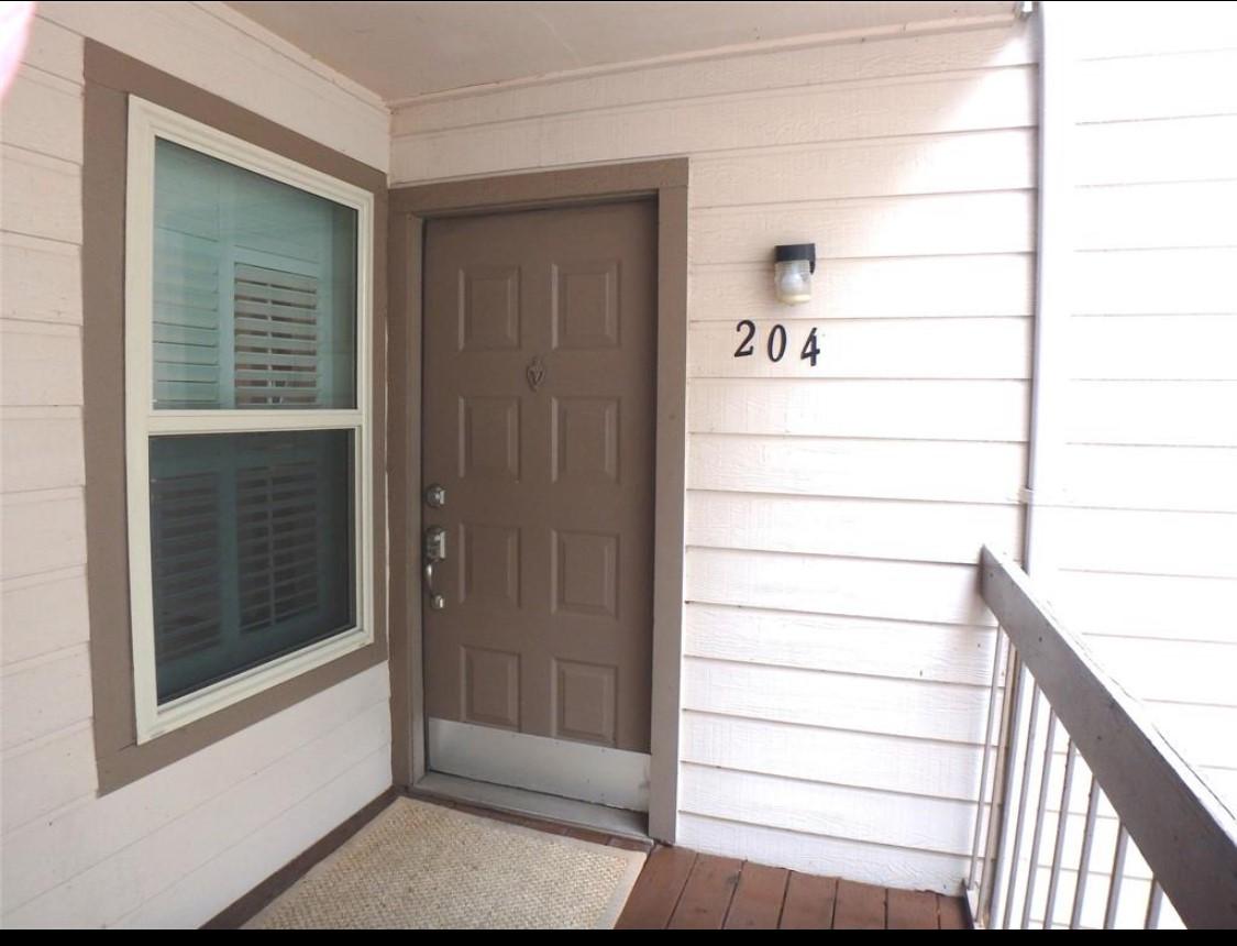 Image 3: Welcome Home 204E Lakeview Terrace