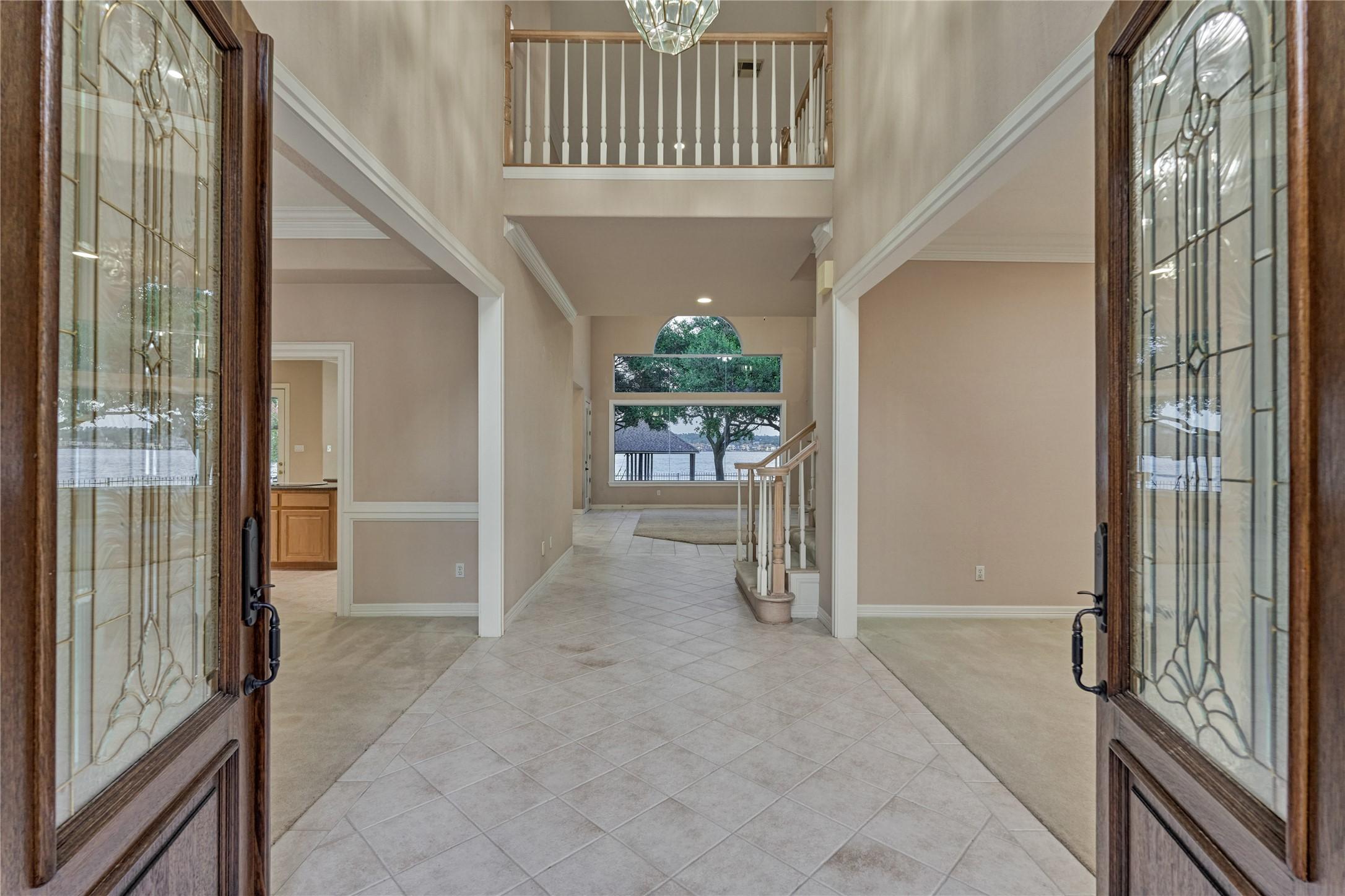 Image 4: Welcome home to lake living at its finest.