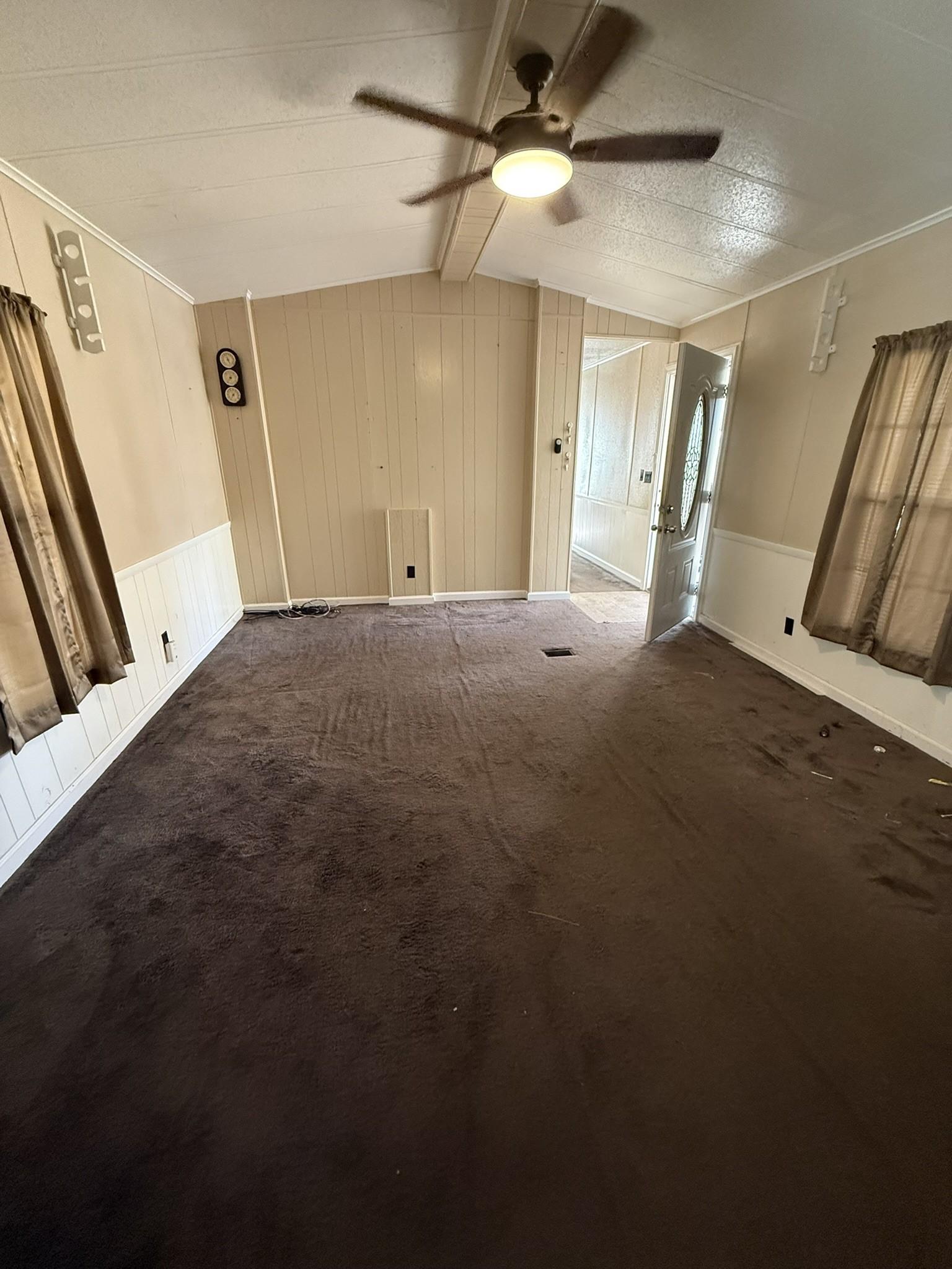 Image 4: living room is spacius