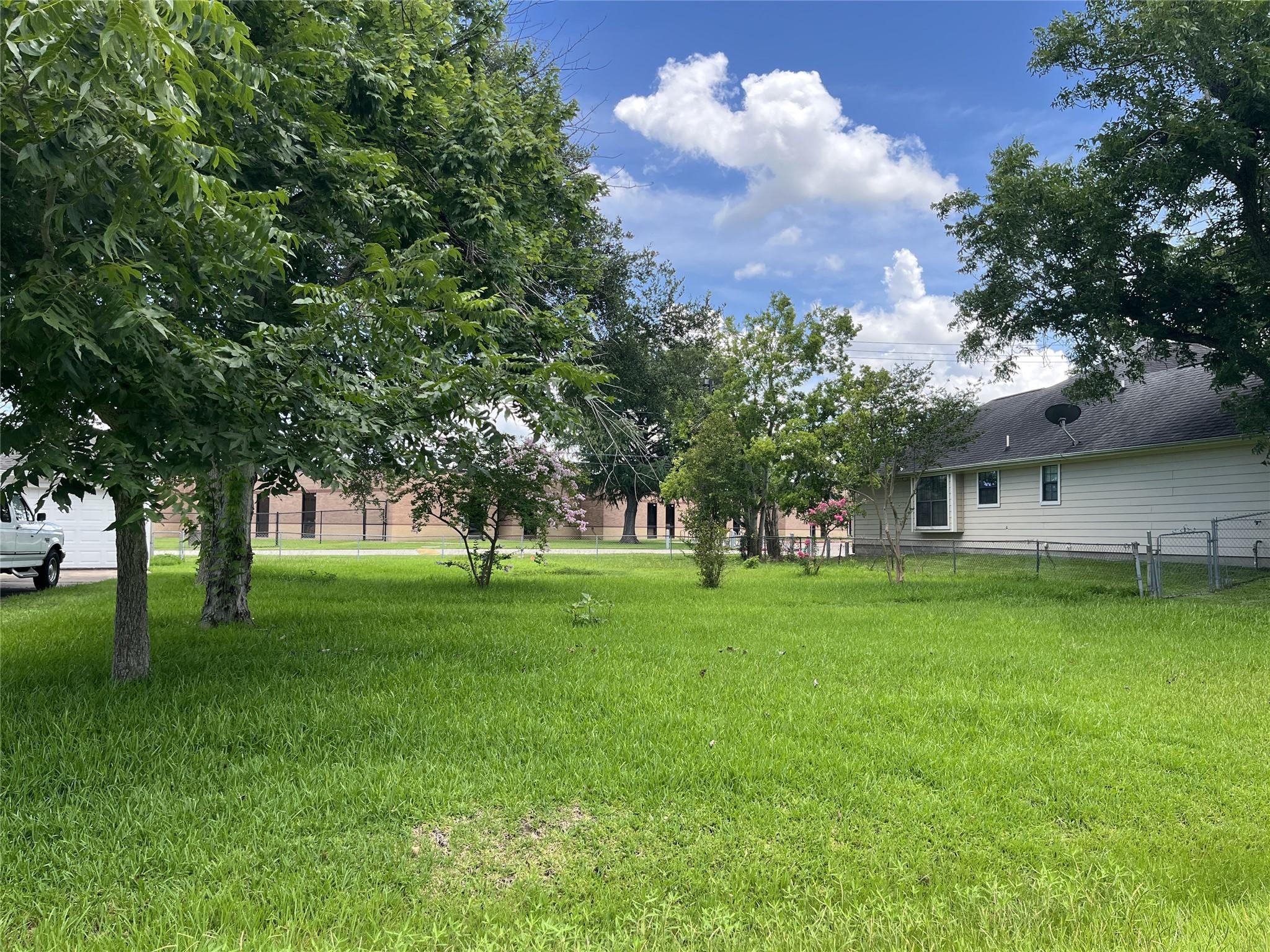 Image 2: Here's a view from a little farther into the lot.