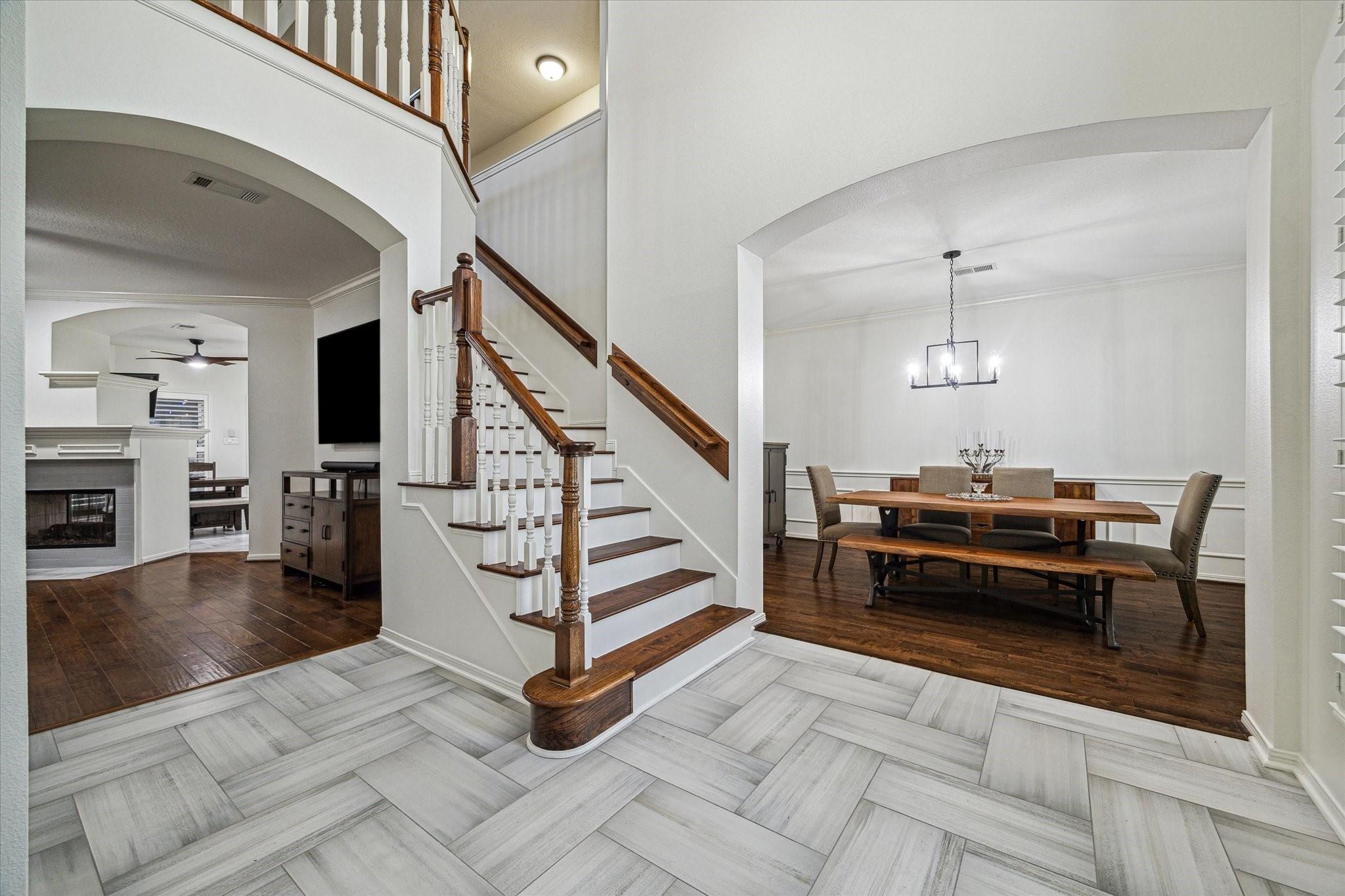 Image 3: Gorgeous Grand Entry to an inviting foyer!