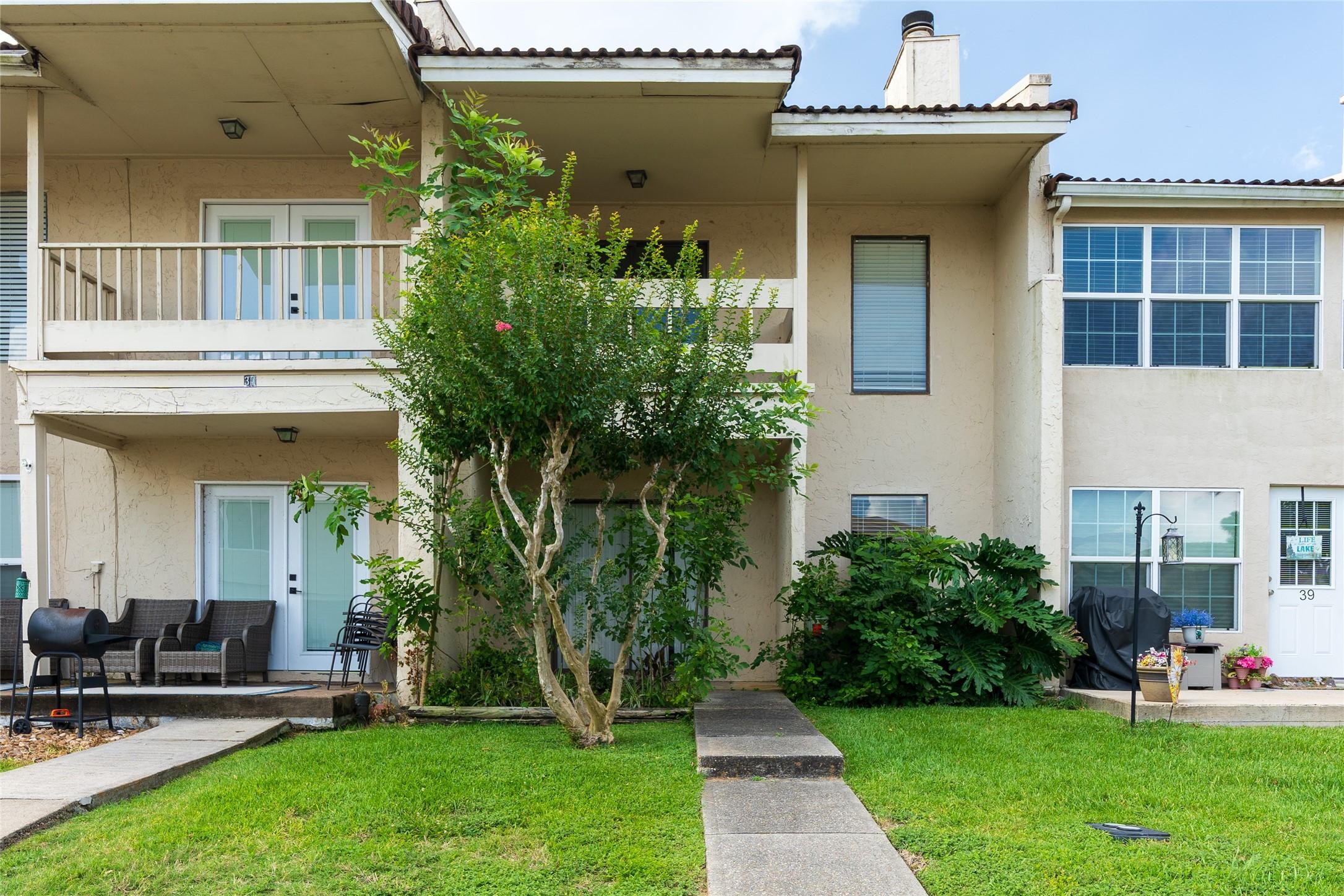 Image 4: front of property