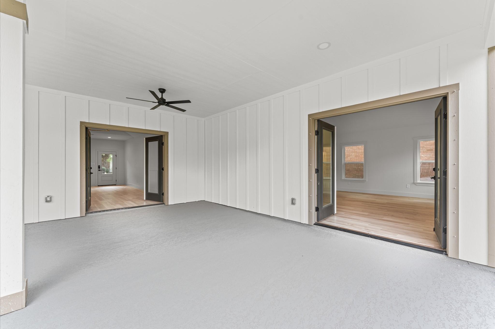 Image 4: The outdoor living space can be accessed from the