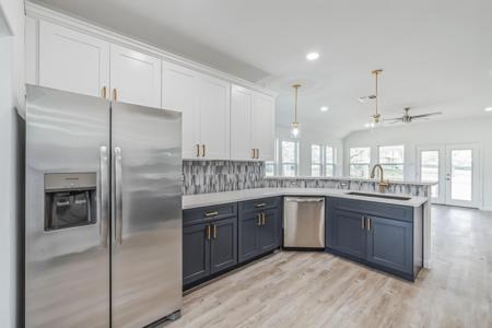 597 Lakeview Dr Loop