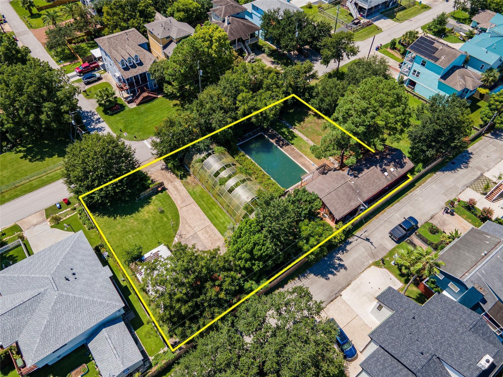 Image 3: 180x100 SF. of endless opportunity in Clear Lake S