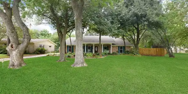 1111 Elm Cir Circle