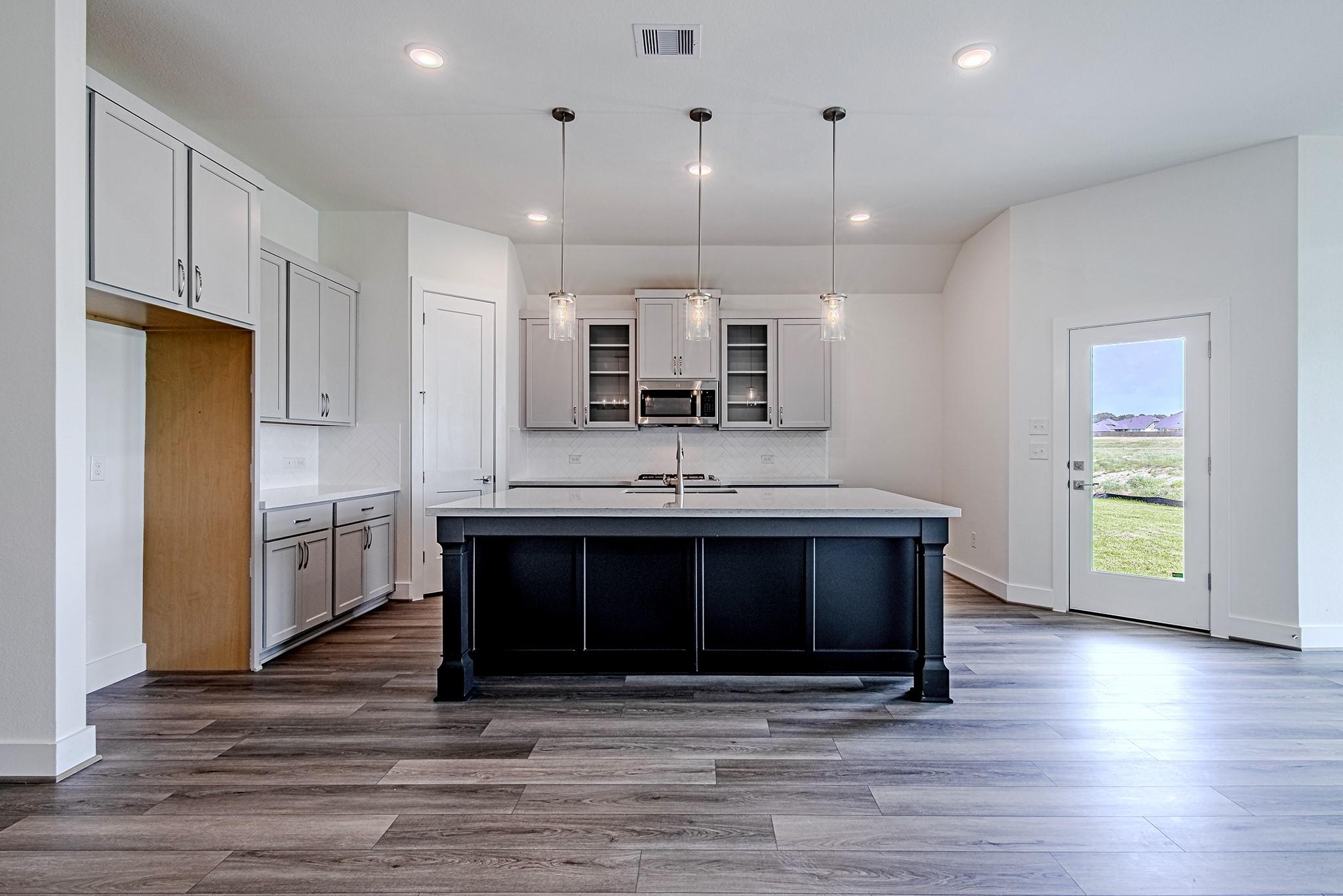 Image 4: Expansive main living space with clear sightlines