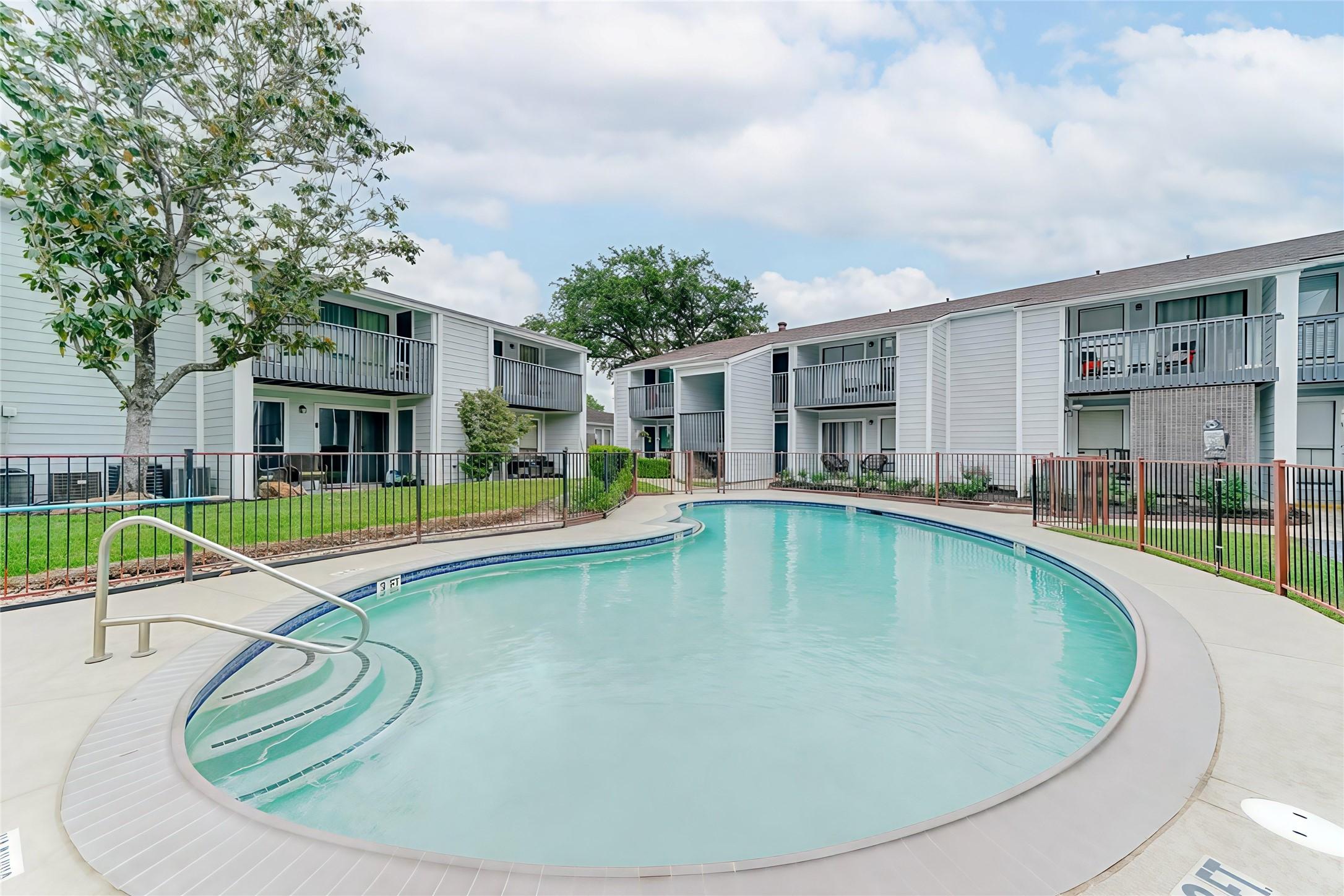 Image 4: The Condo pool right outside your patio door.