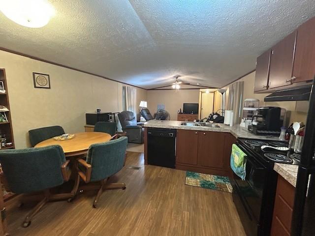 Image 3: Open kitchen with plenty of space.