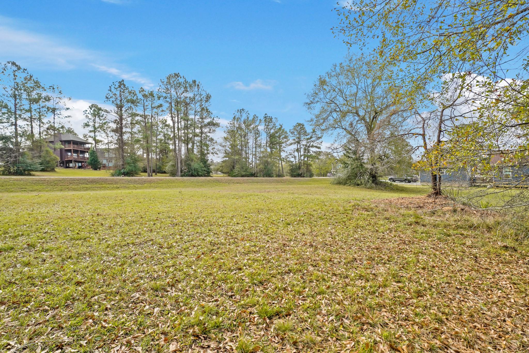 Image 4: 54 Lake Crest view facing street