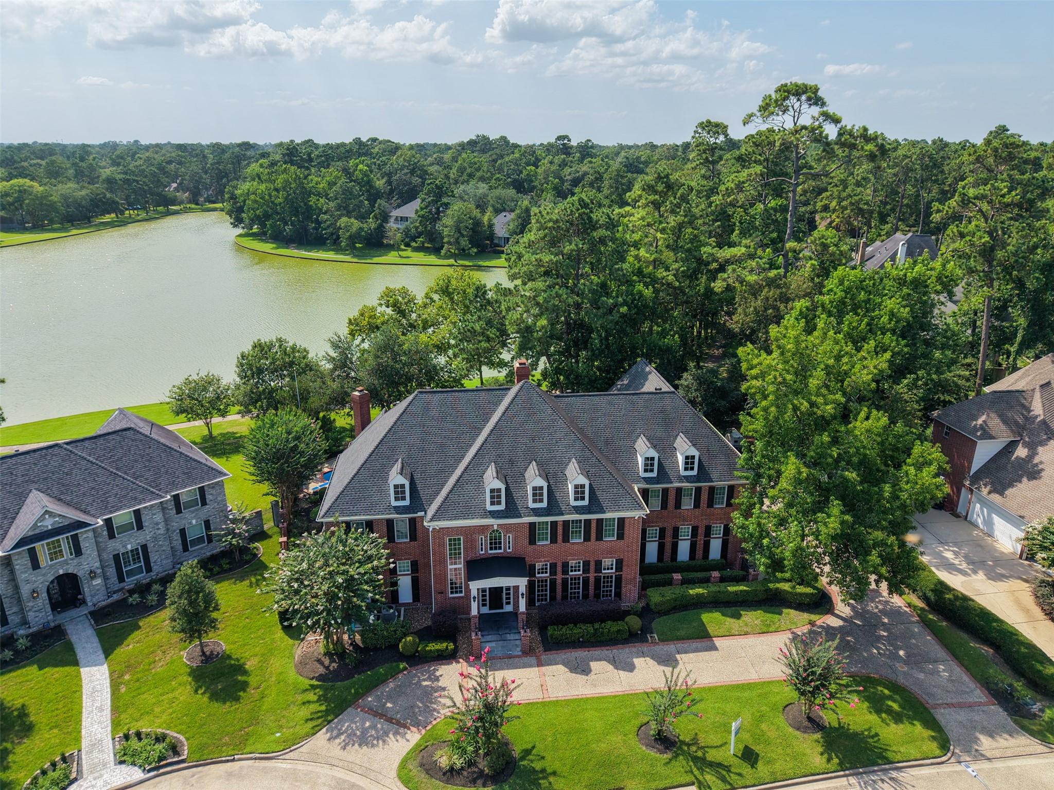 Image 3: A truly exceptional lakeside estate where timeless