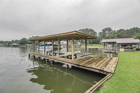 200 Lakefront Drive