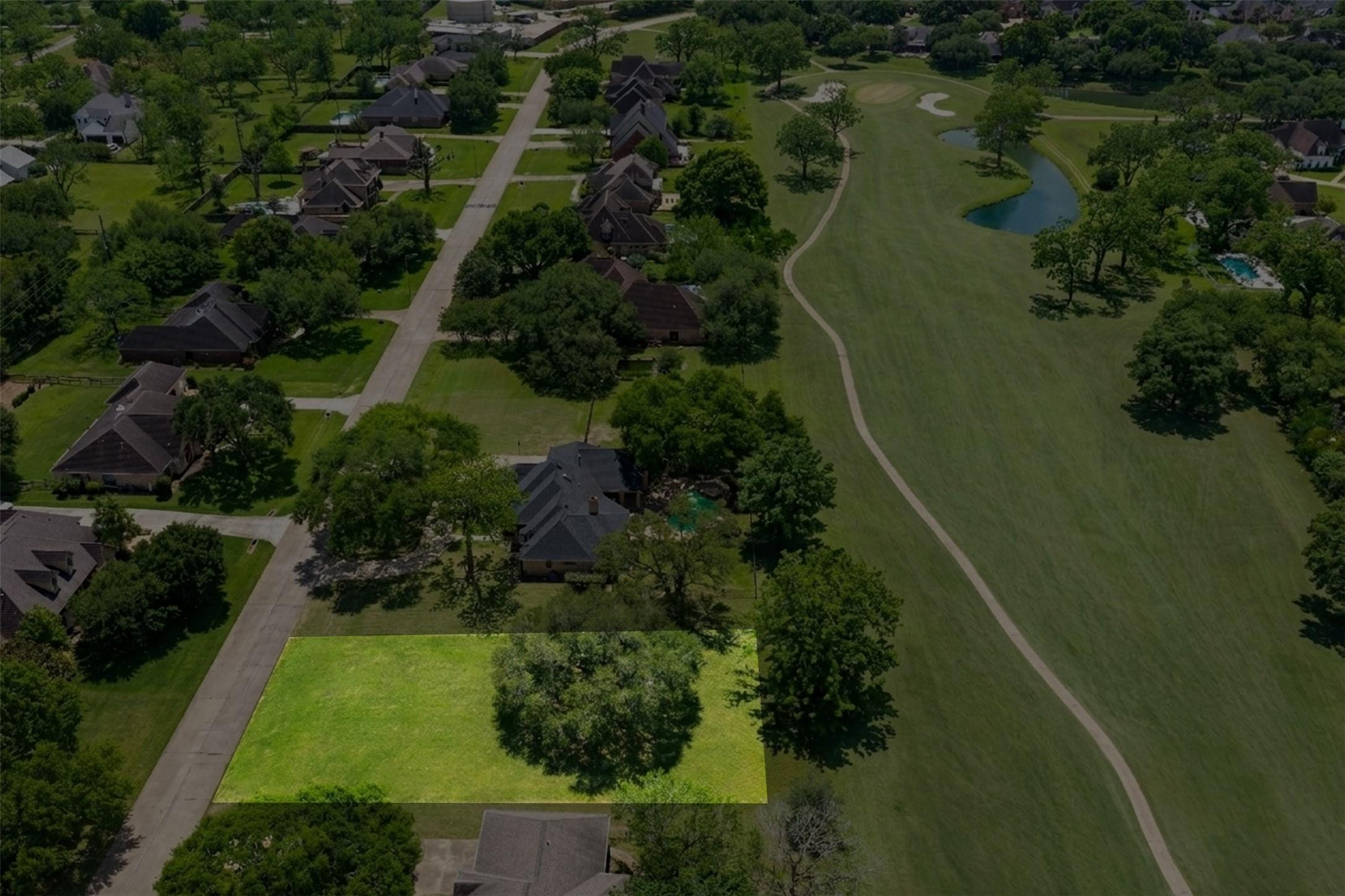 Image 2: Another view looking South better shows the Lot lo