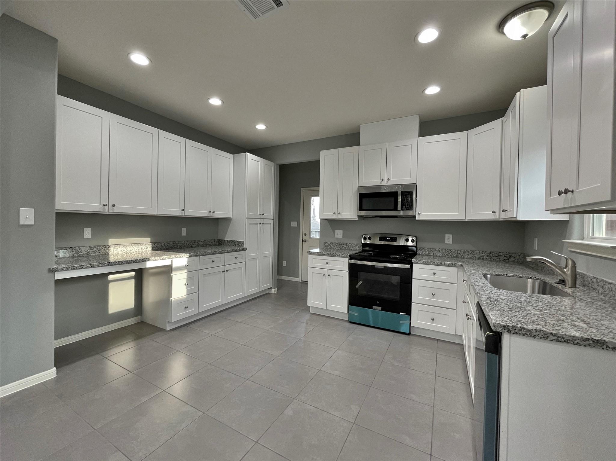 Image 4: The kitchen offers ample storage and counter&nbsp;space