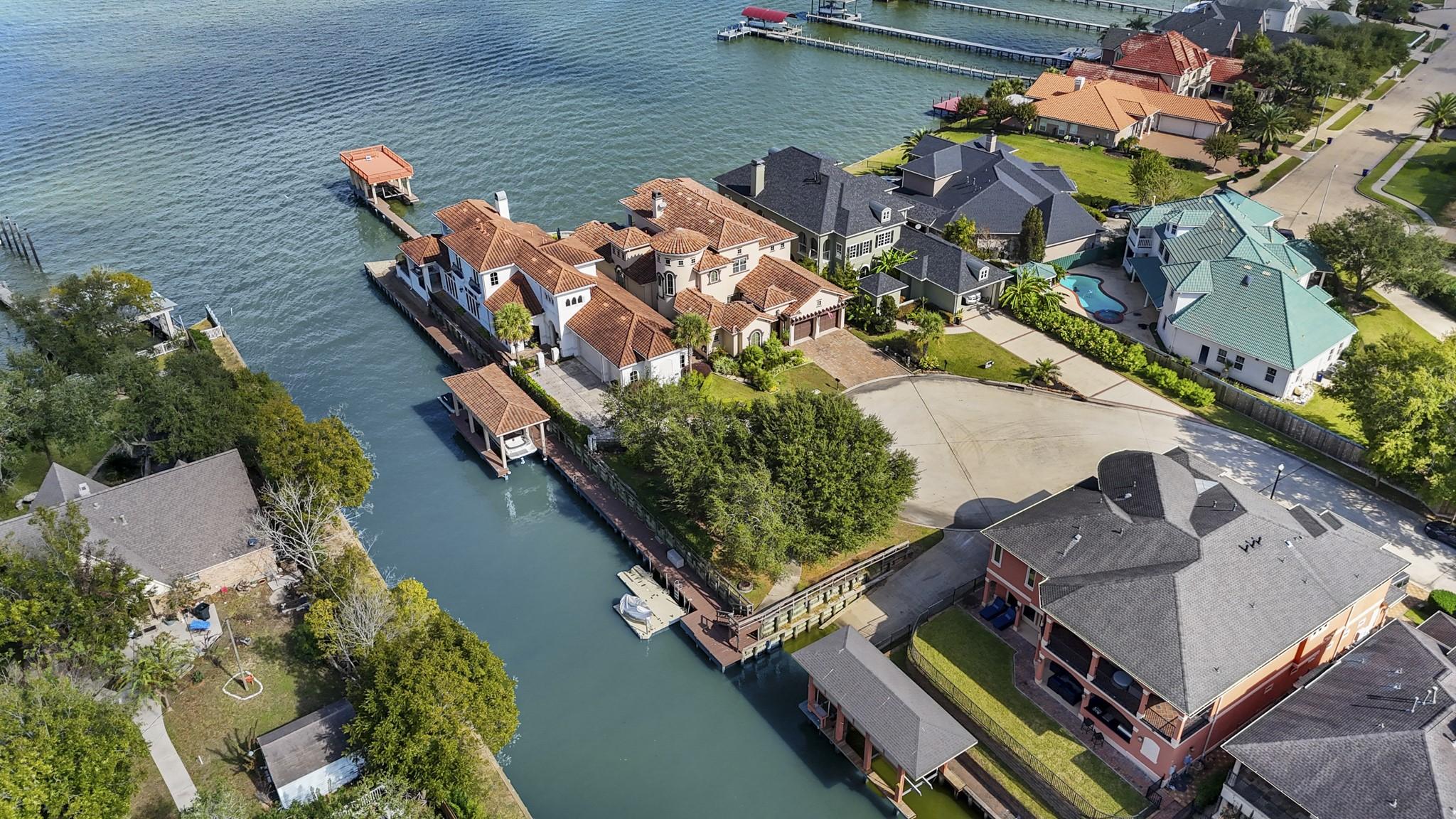 Image 4: Best view of the lake!