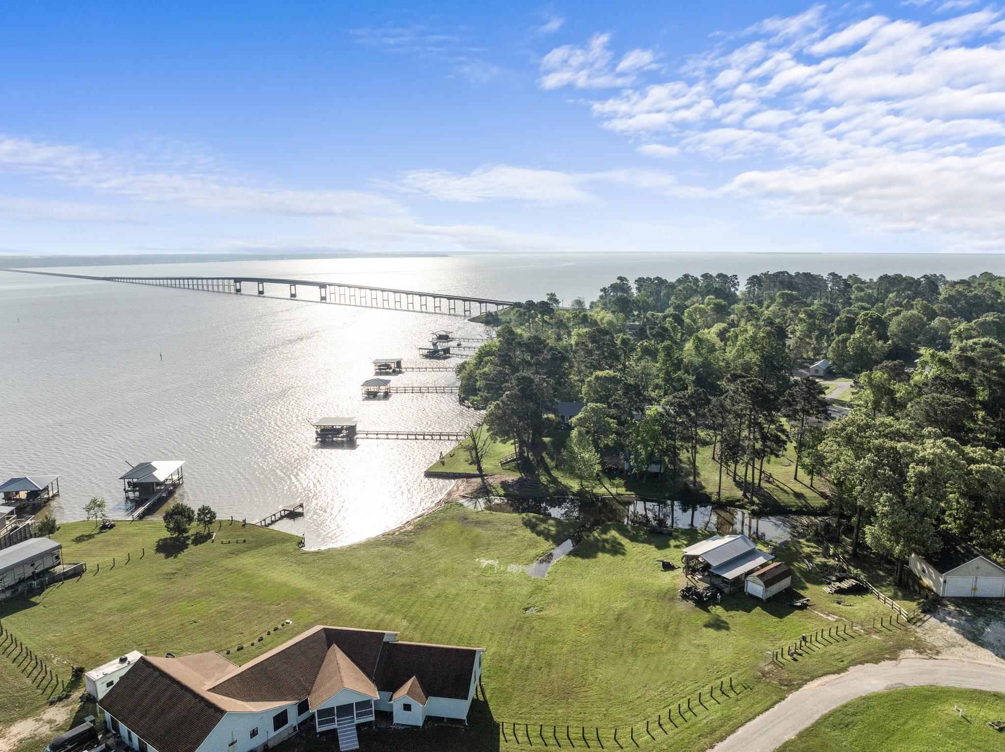 Image 2: Lake life is calling!