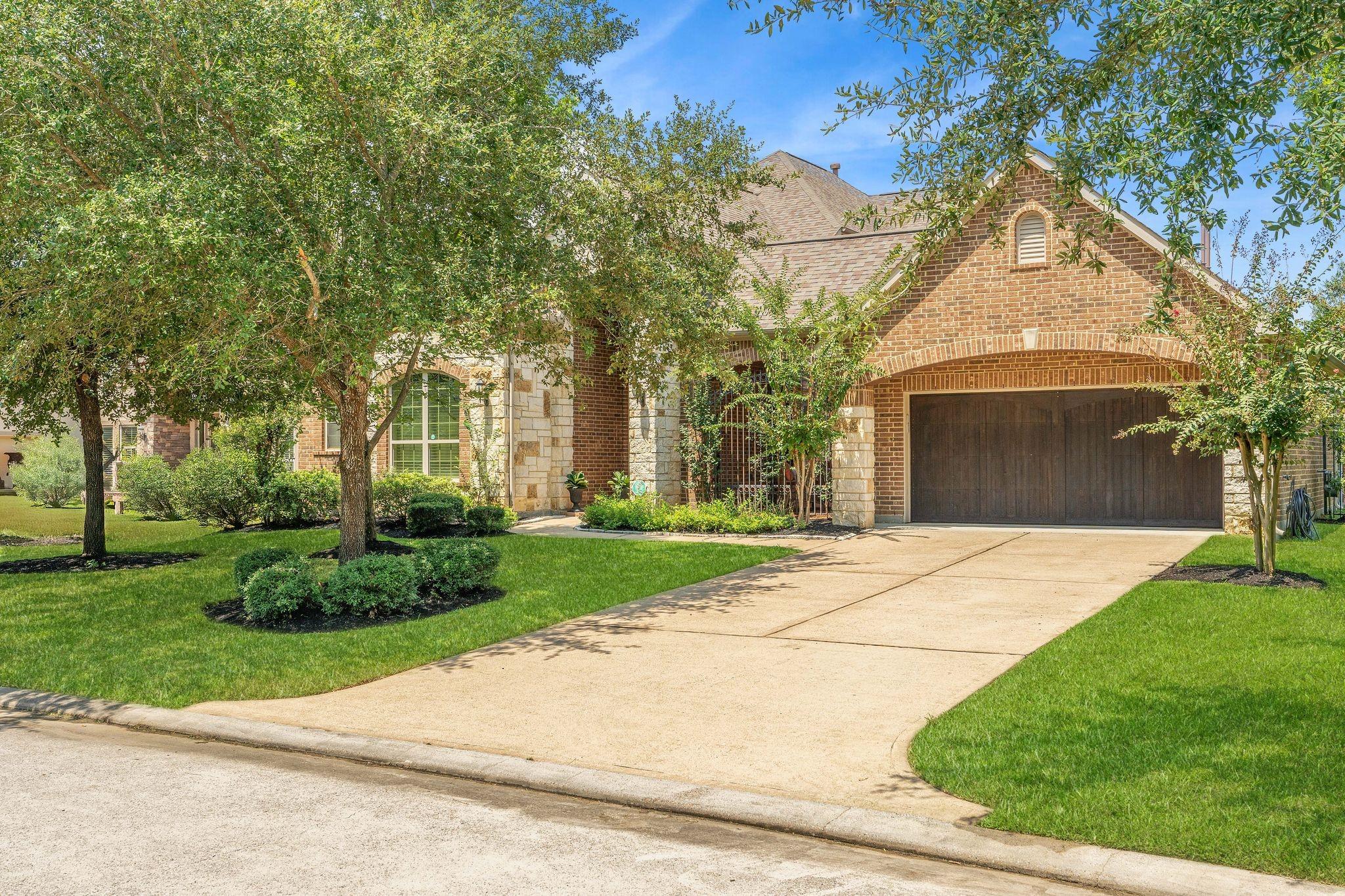 Image 2: Double driveway allows room for multiple vehicles.