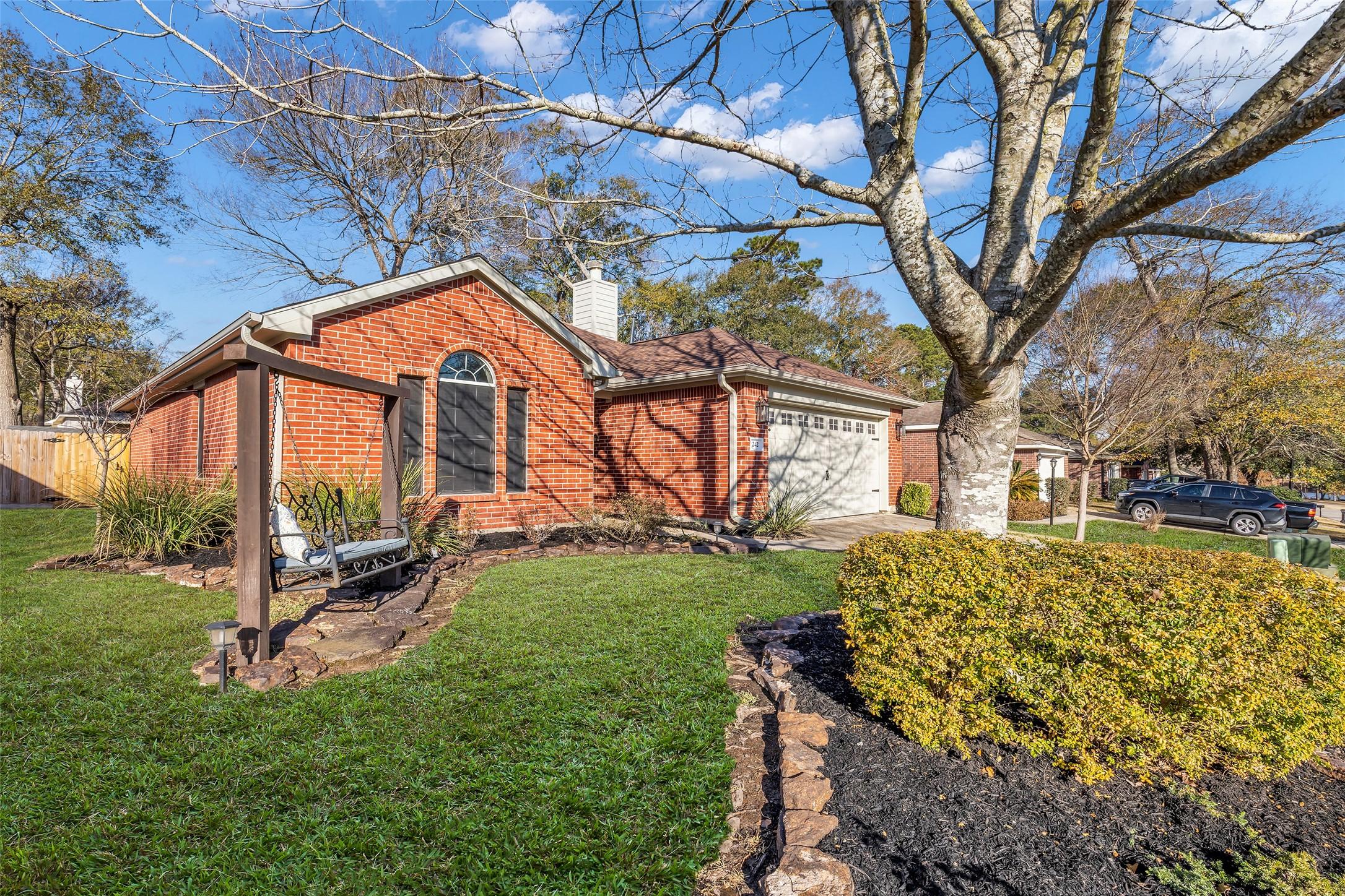 Image 4: Enjoy traditional charm with this red brick 3/2/2
