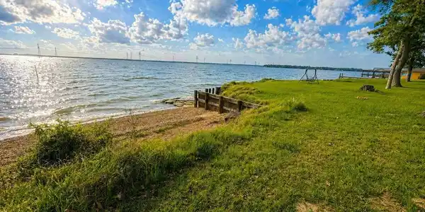 Image 3: Shore front