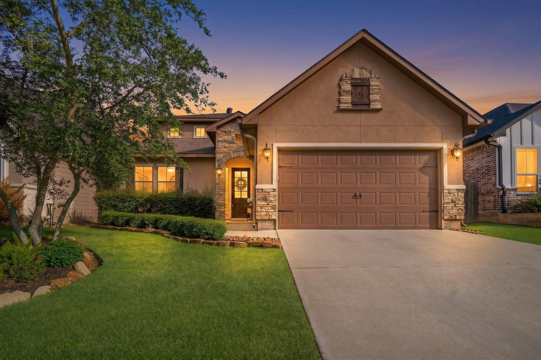 Image 1: Beautiful curb appeal!