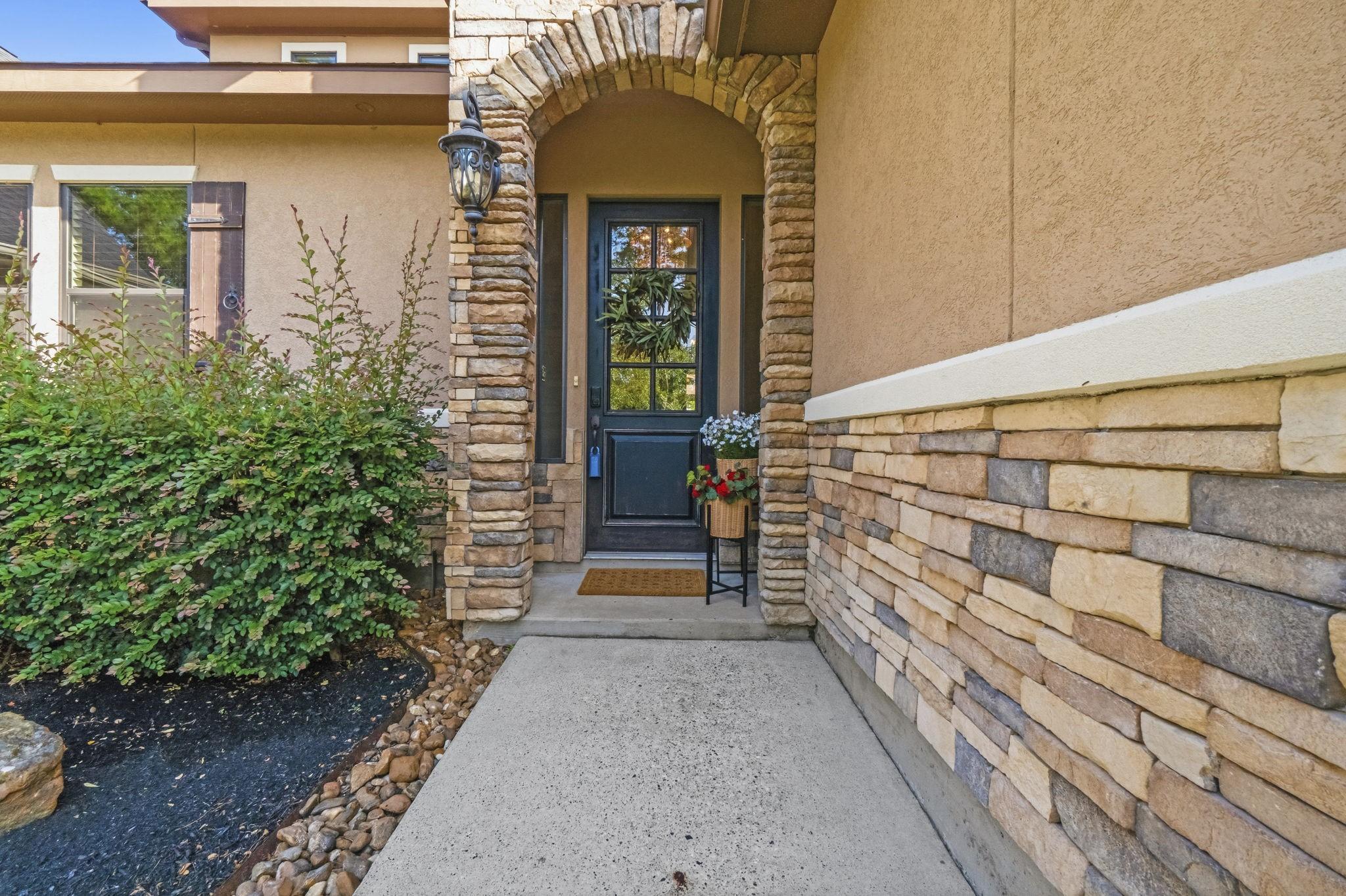 Image 2: Stoned and stucco archway