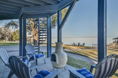 308 Edgewater Way