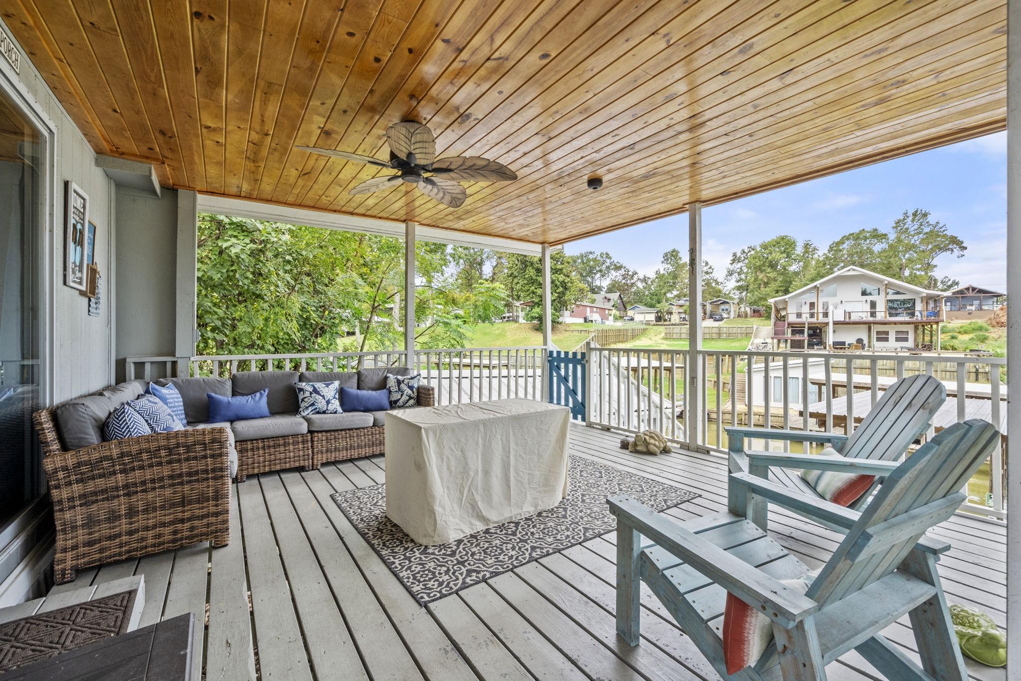 Image 4: Back upper deck