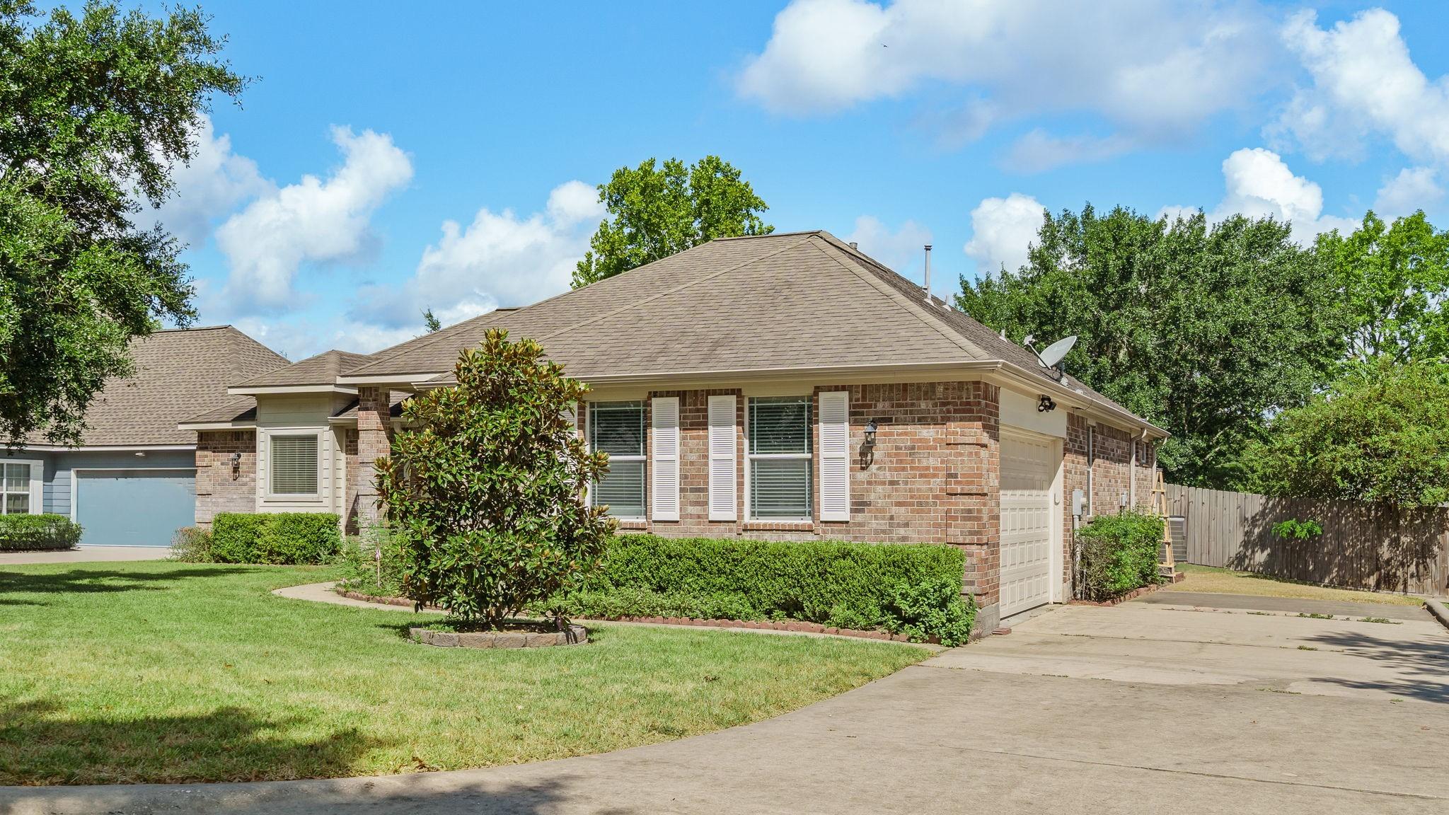 Image 3: Long Driveway