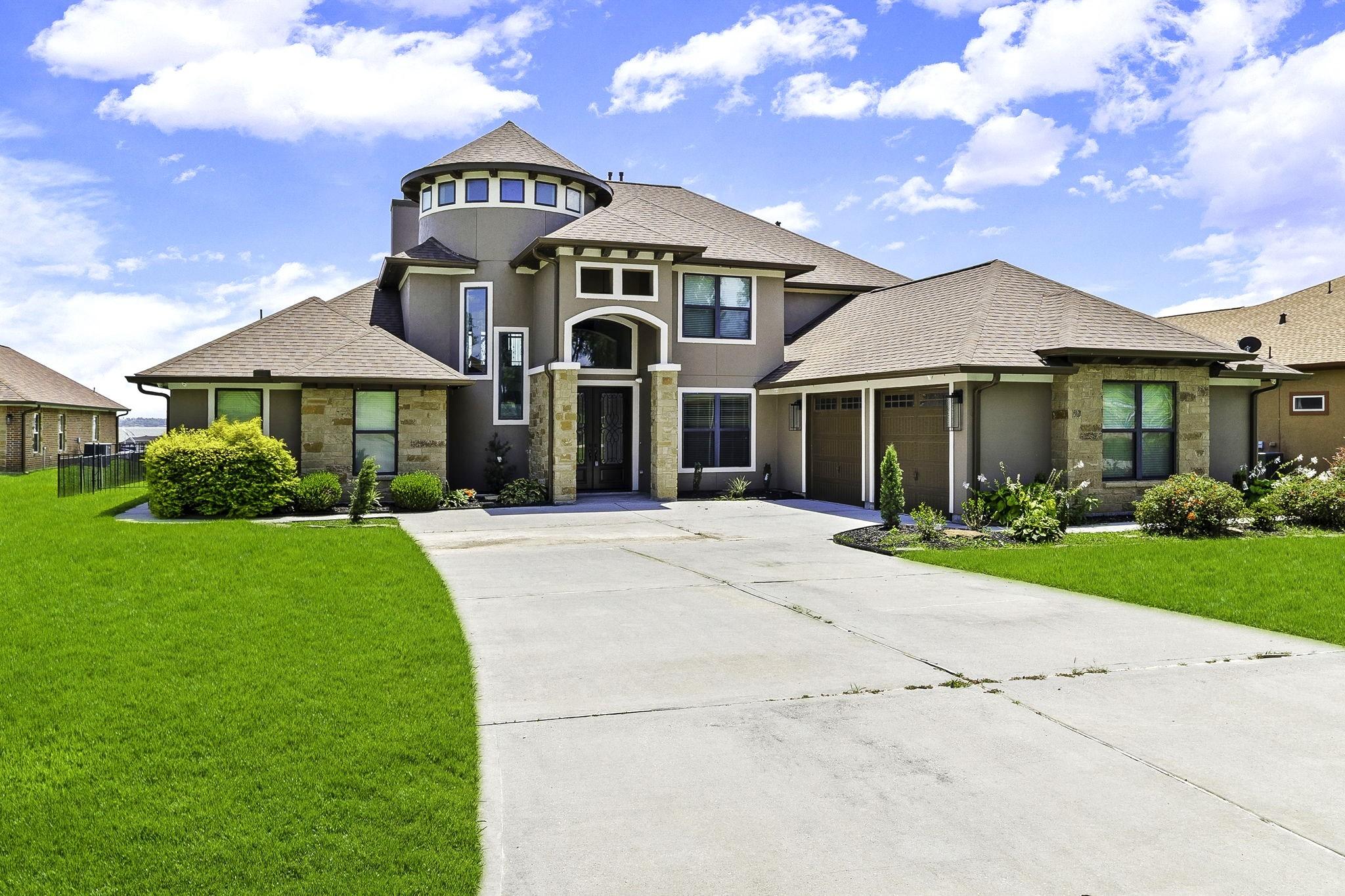 Image 3: Stunning Beauty in Leisurewood - Waterfront Commun