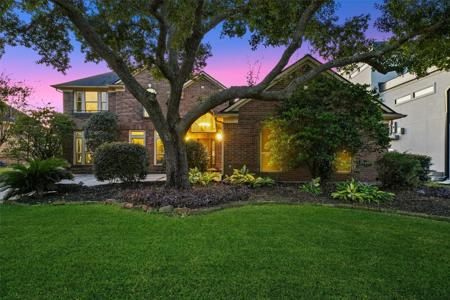 8223 Lakeshore Villa Drive