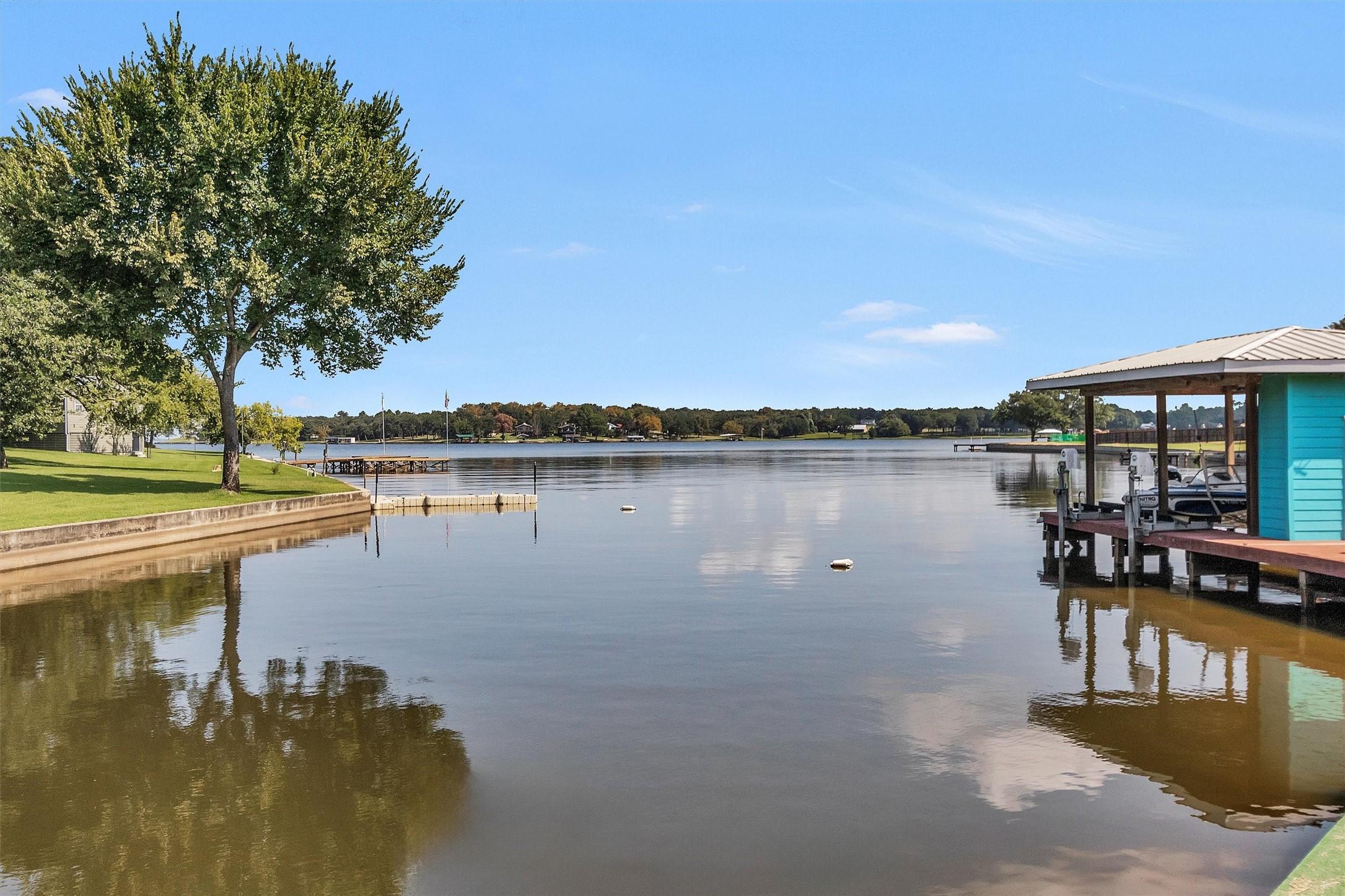 Image 3: This property comes with approved dock rights thro