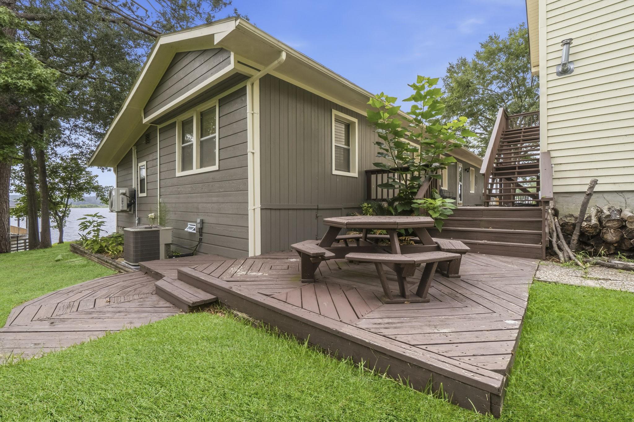 Image 4: Home with deck