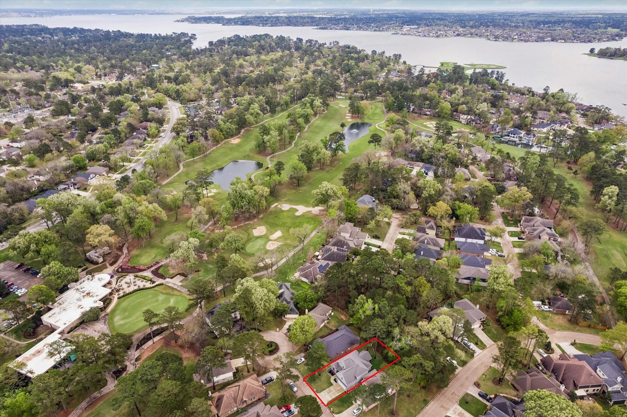 Image 2: This home has the perfect location in Section 10!