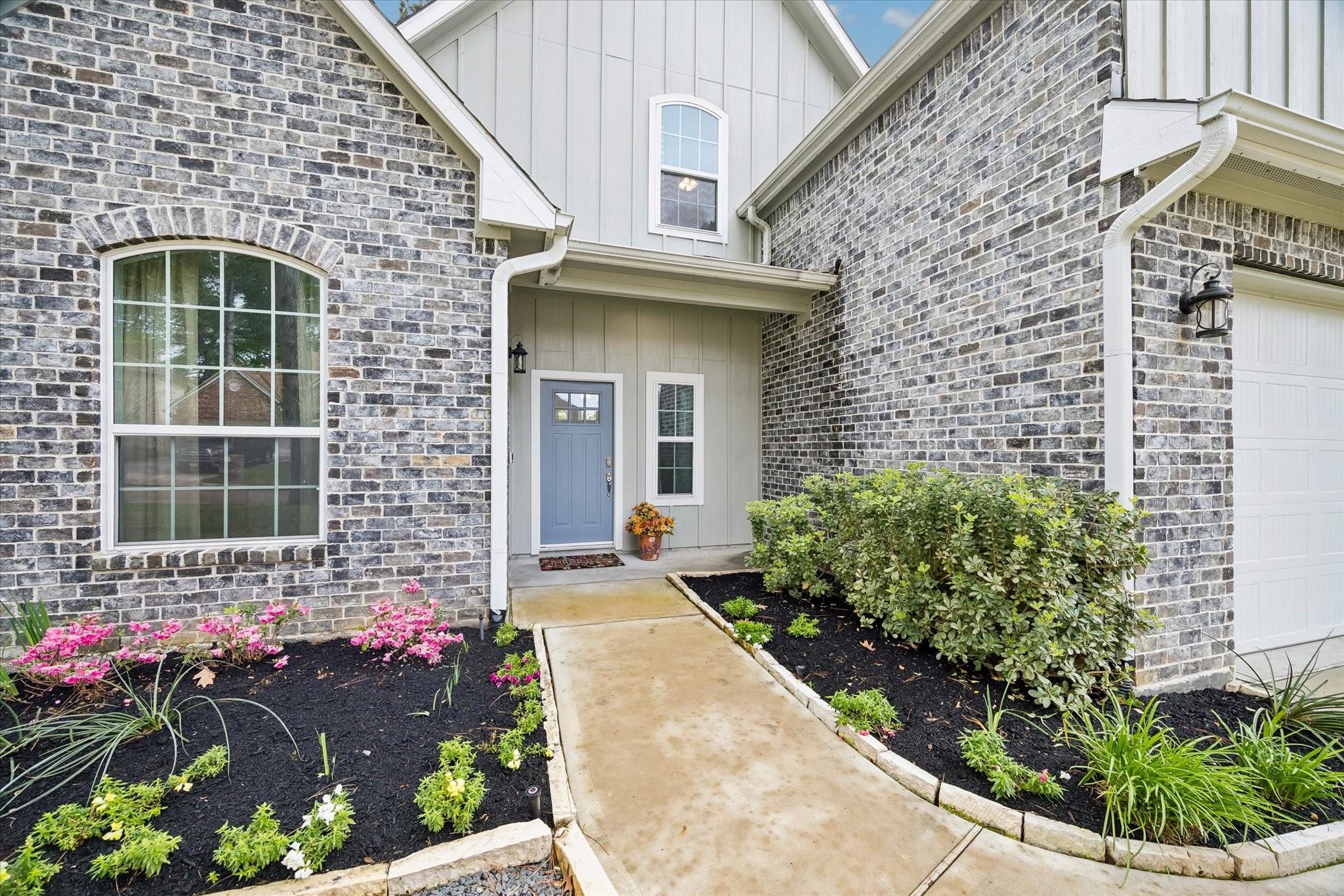 Image 3: Front porch area with lovely window and bordering
