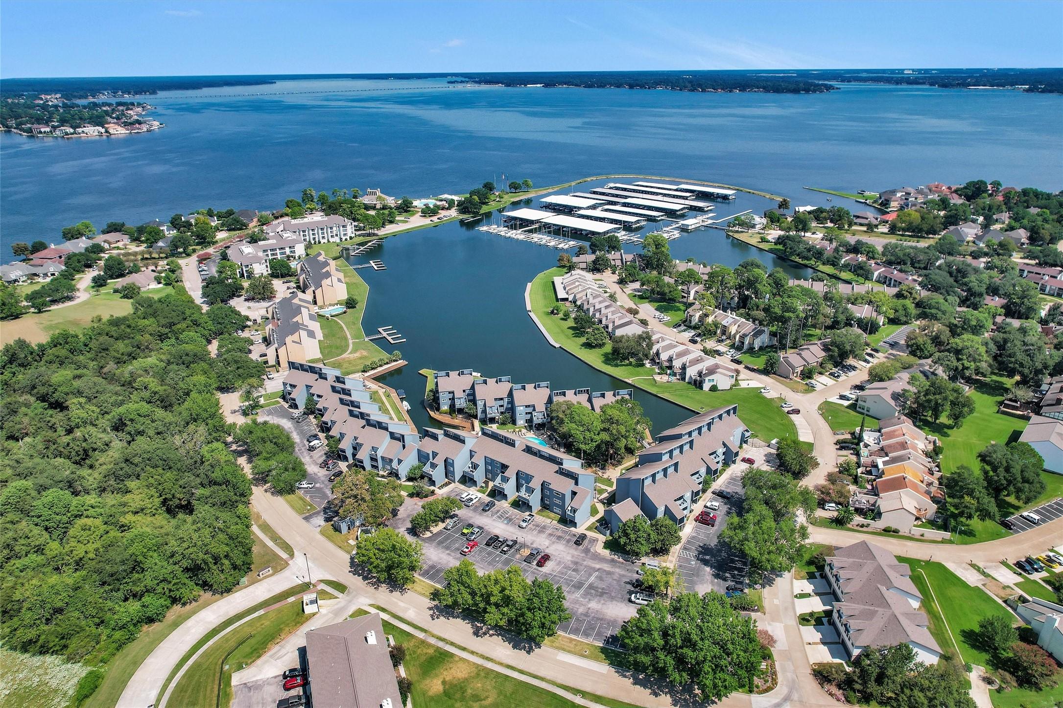 Image 1: Great updated 2 bd/2 ba condo on Lake Conroe! Here