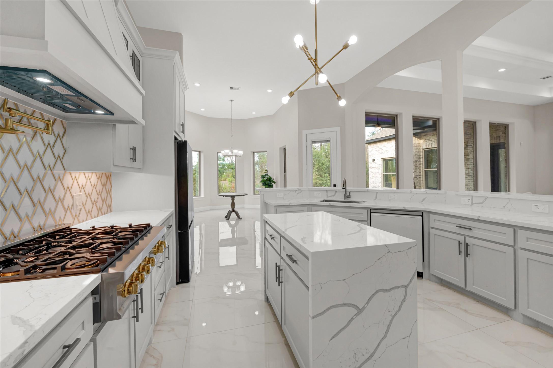 Image 3: Kitchen offers Pot Filler, Water fall island, Comm