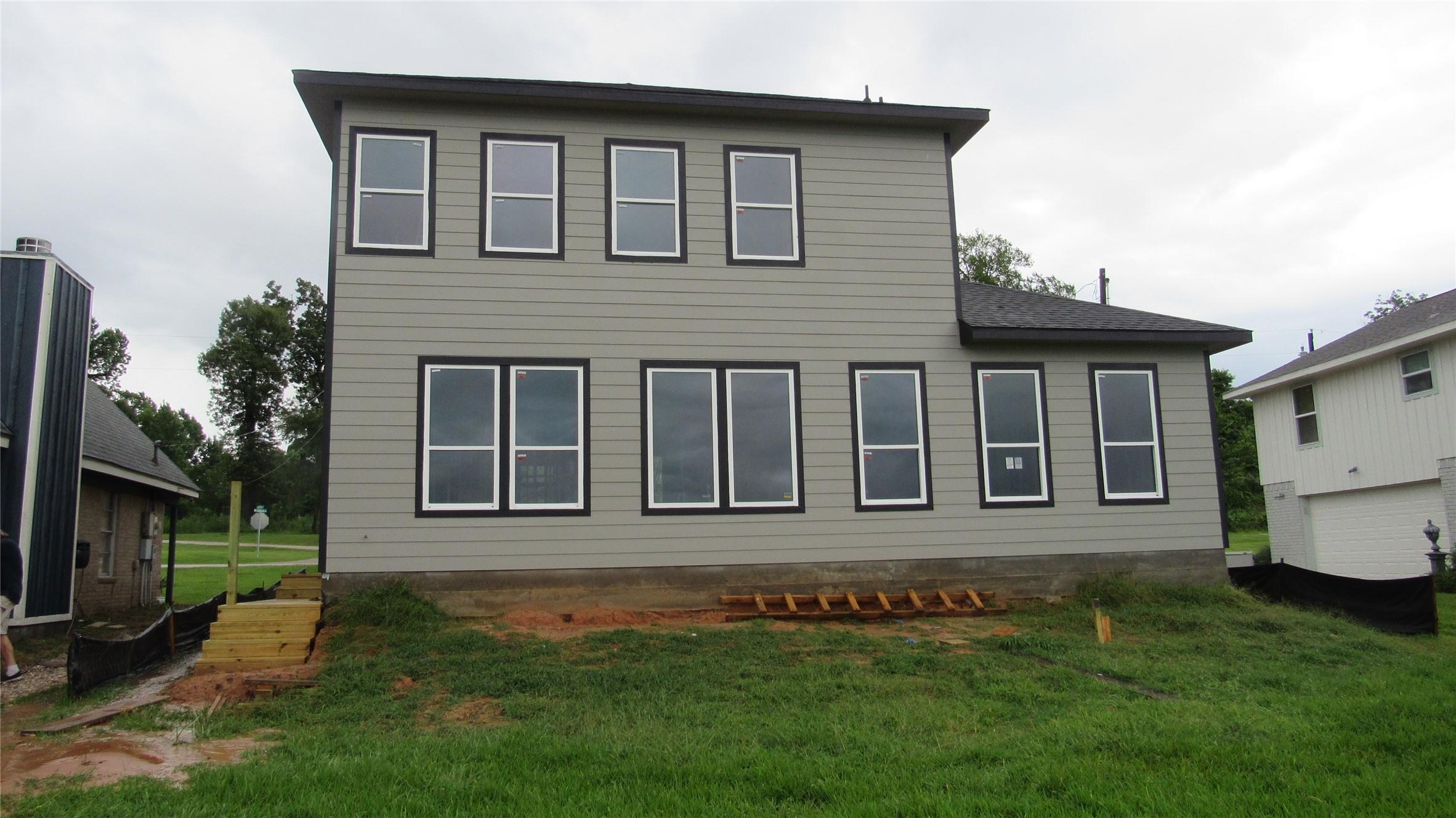 Image 2: Picture of house back side
