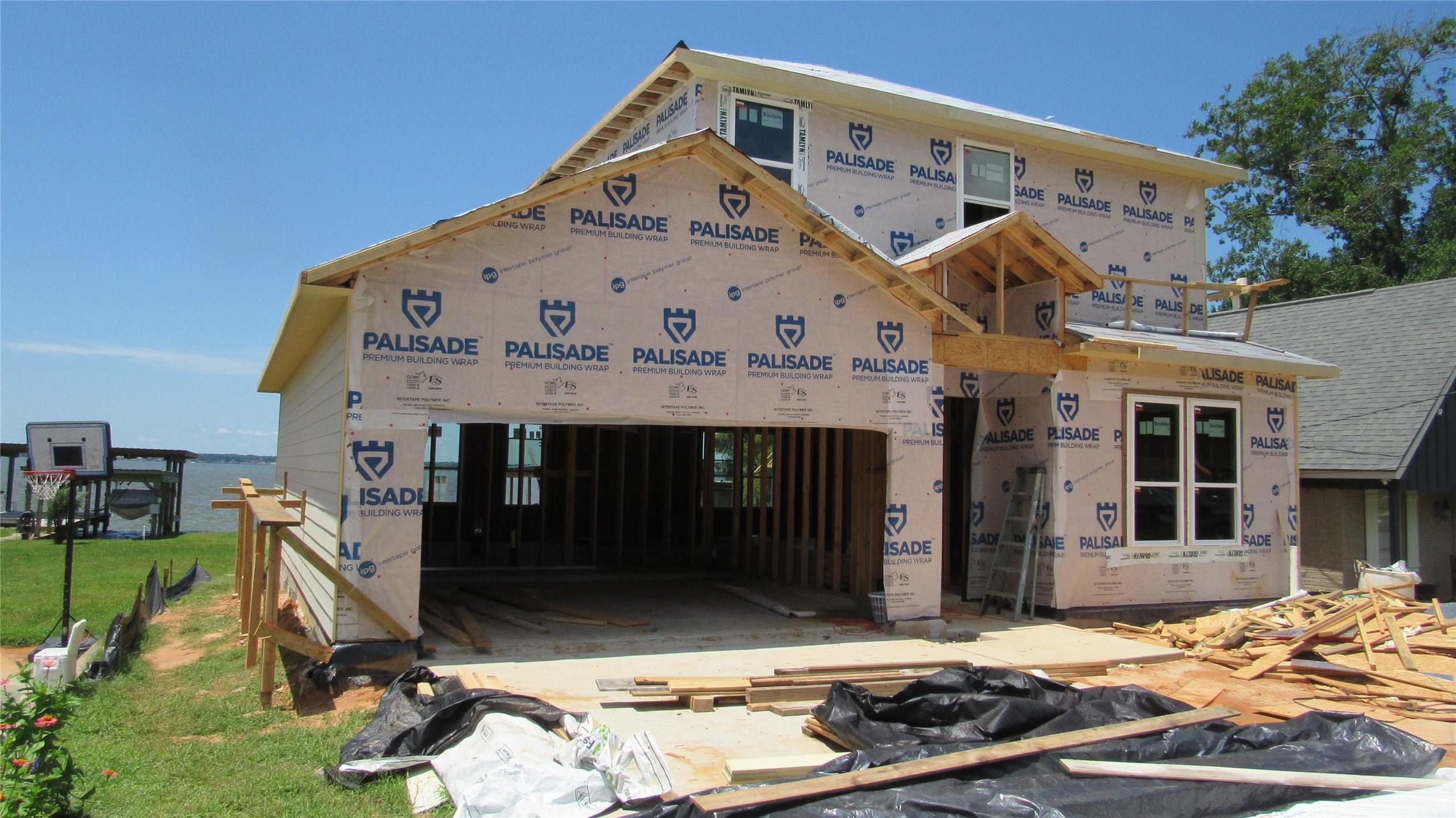 Image 3: Discover your dream home in this spacious, under-c