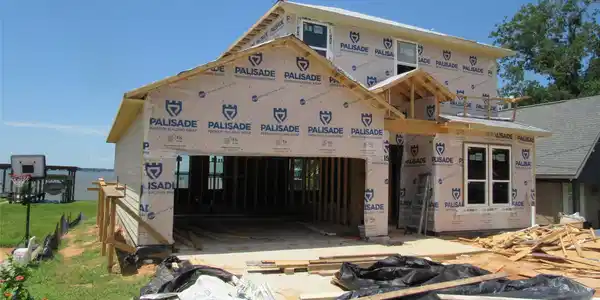 Image 3: Discover your dream home in this spacious, under-c
