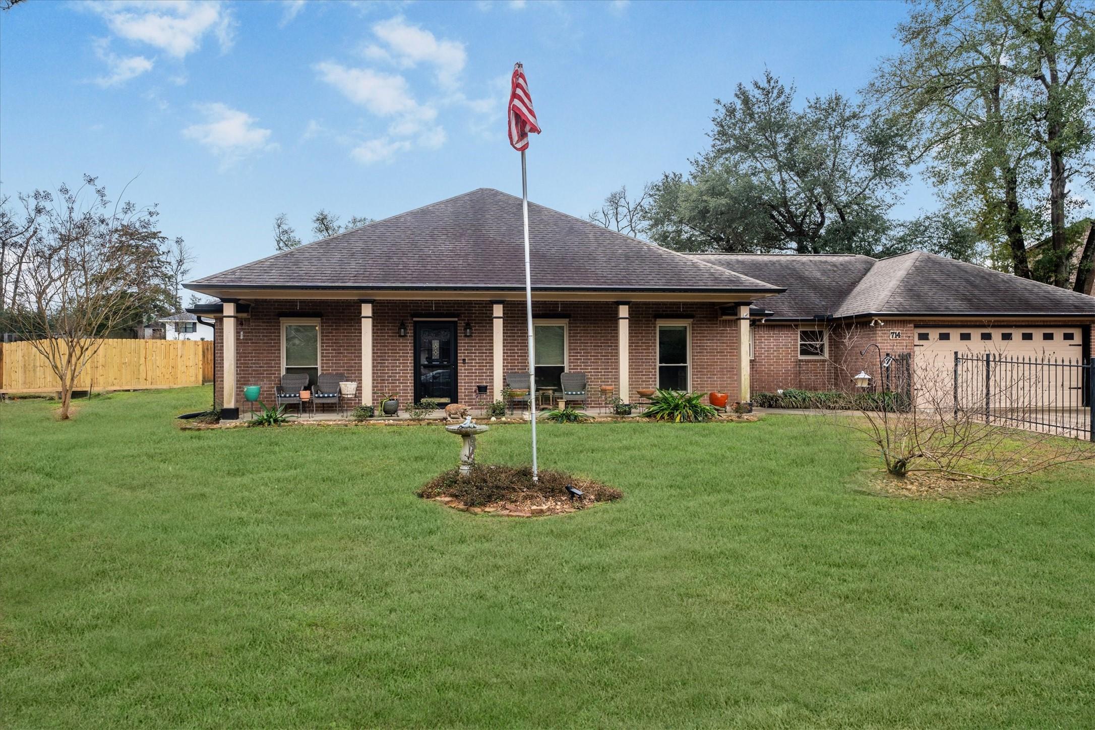 Image 1: Welcome to 714 Quail Hollow Dr.