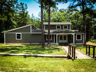 208 Dogwood Circle