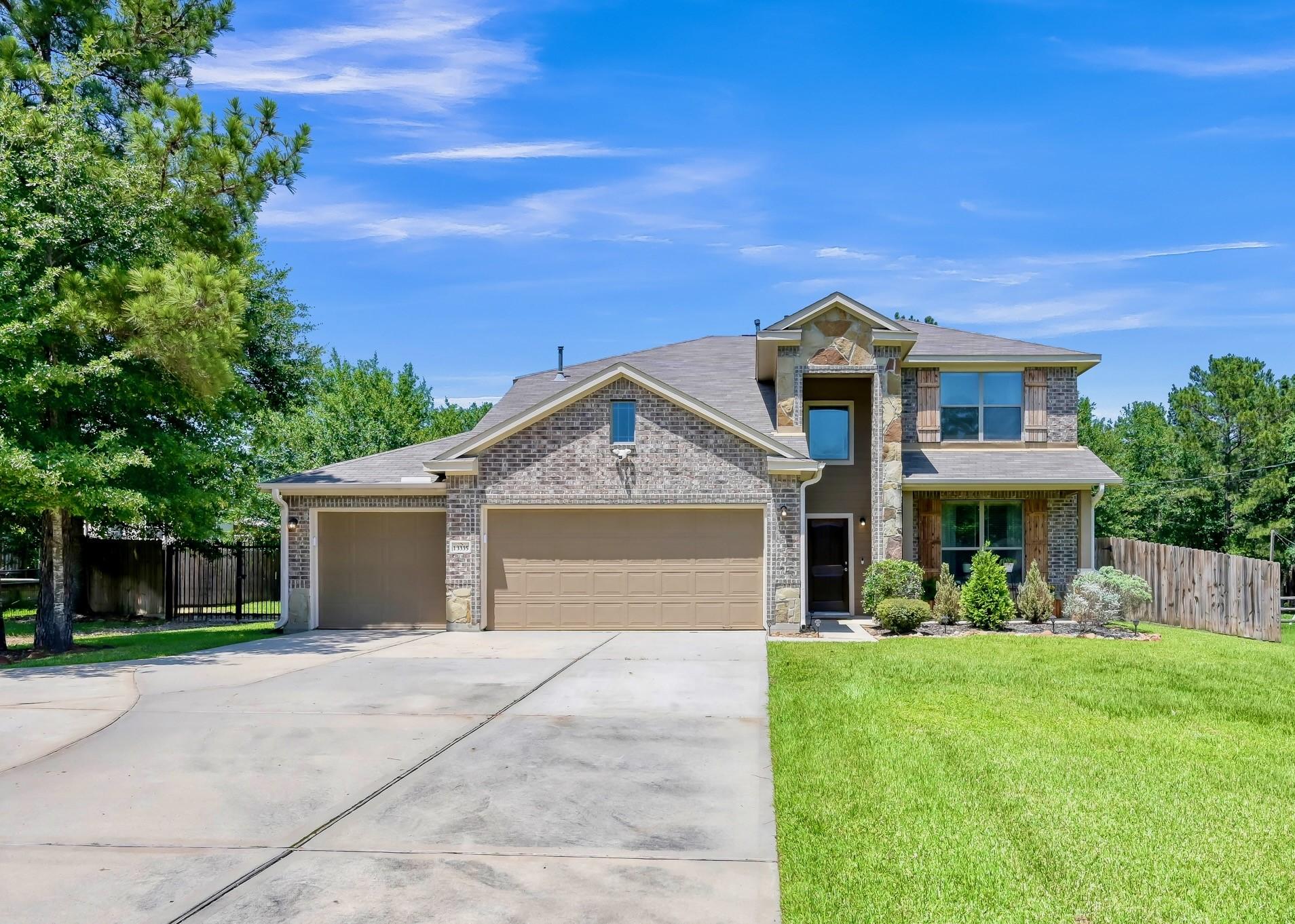 Image 2: Great curb appeal