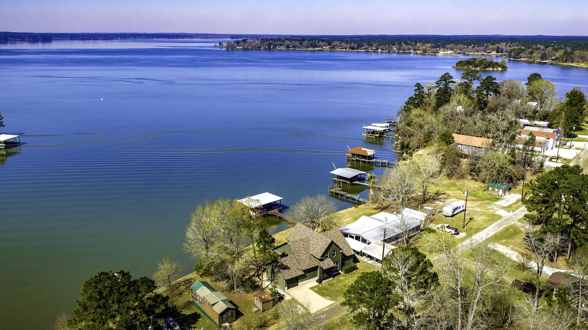 Image 1: Welcome to 231 North Point Dr
