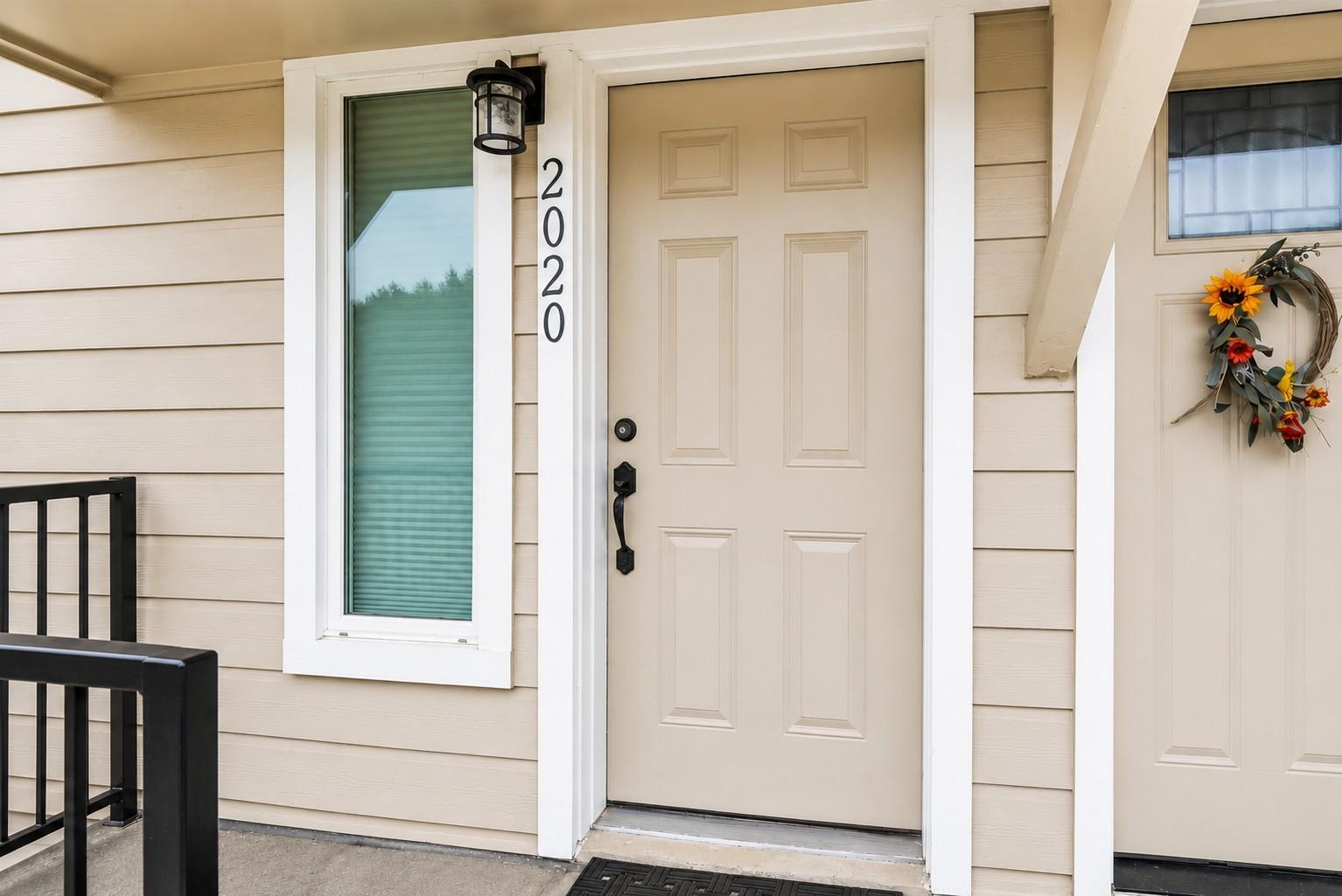 Image 4: Nice side window near your front door