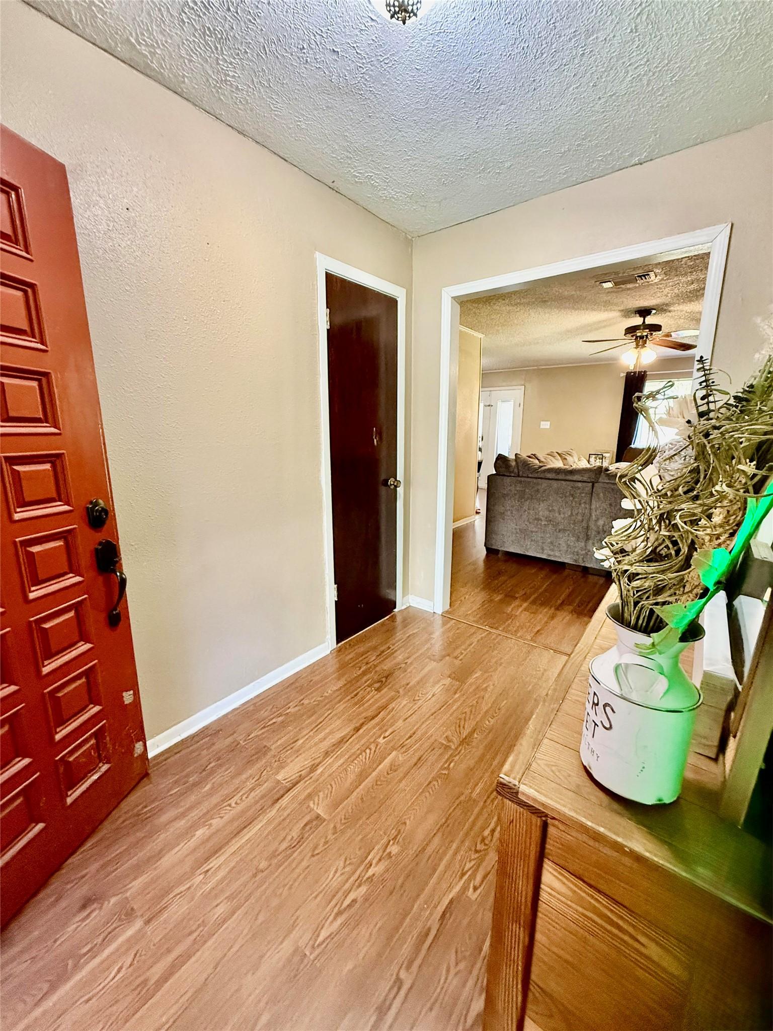 Image 4: Entryway