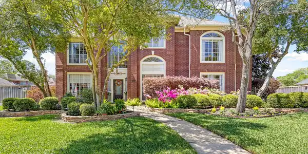 907 Live Oak Lane