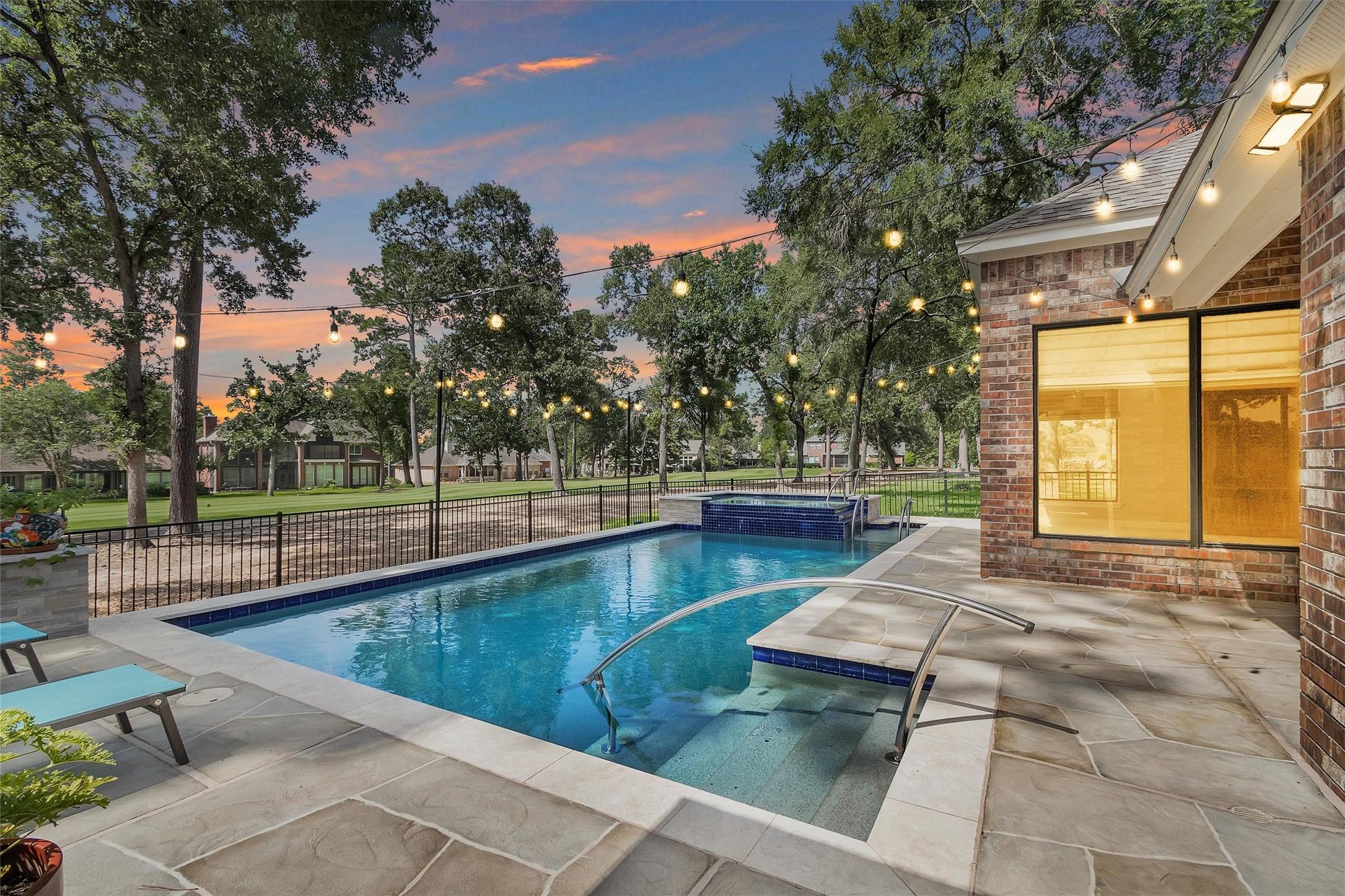 Image 1: Come see this beautiful home located on the Golf C