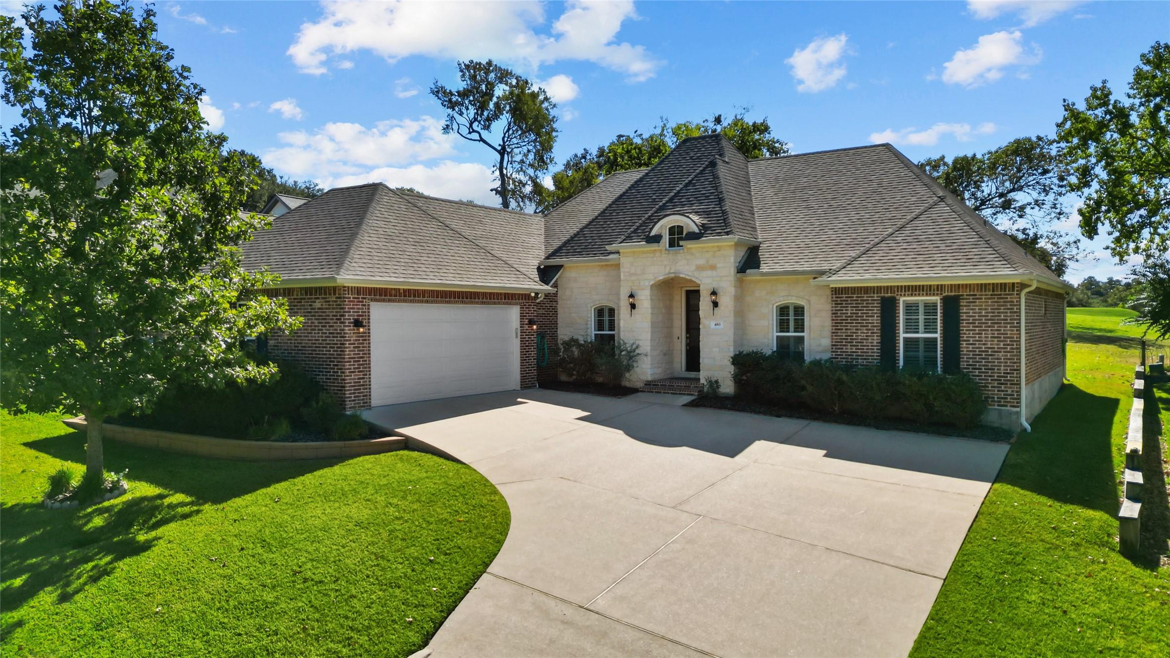 Image 2: Beautiful new listing in Elkins Lake. This custom-